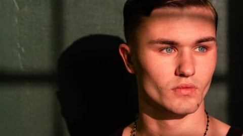 Artem Tkachuk di Mare Fuori attacca la Polizia dopo la condanna: lo sfogo durissimo sui social