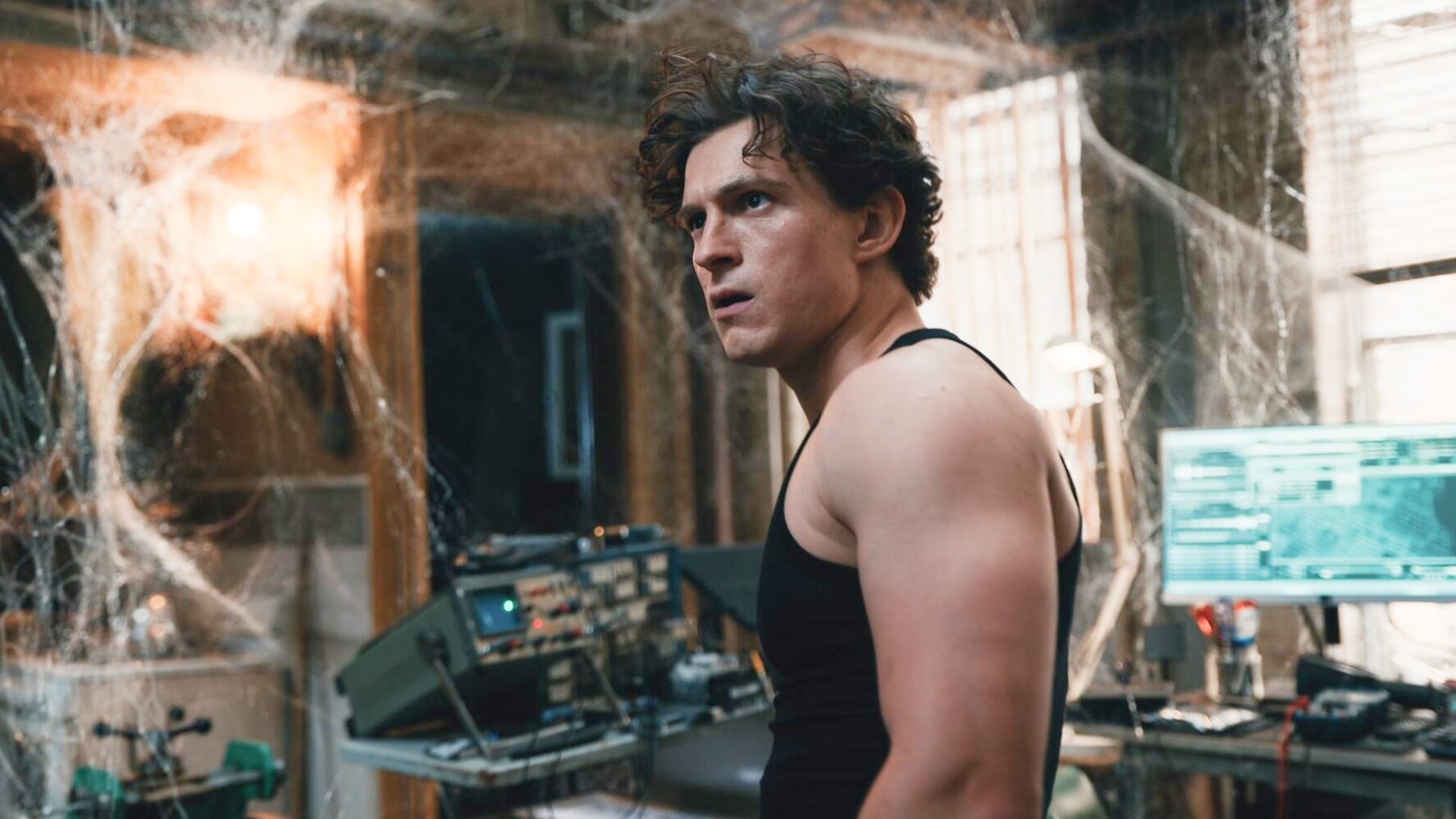 Peter Parker si trasforma in un bozzolo di ragnatele mentre affronta la sua crisi esistenziale in Spider-Man: Brand New Day