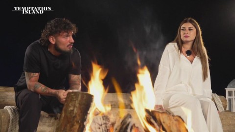 Temptation Island, il falò di Giovanni e Sabrina: un faccia a faccia durissimo mette fine alla storia