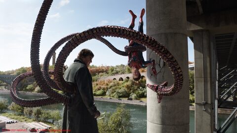 Quando Tom Holland si vendicò del fratello sul set di Spider-Man: “L’ho fatto appendere a testa in giù per ore”