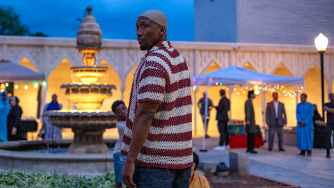 Mahershala Ali, sicario pieno di fede e padre in difficoltà: ecco il trailer di Your Mother Your Mother Your Mother