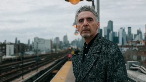 John Turturro è rimasto l'ultimo borseggiatore all'antica in città: ecco il trailer di The Only Living Pickpocket in New York