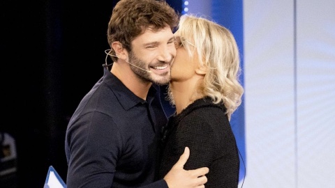 Sanremo 2027, Stefano De Martino ha scelto Maria De Filippi come co-conduttrice della "Serata Eurovision"