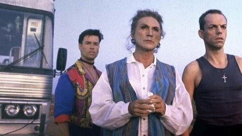 Priscilla, la regina del deserto 2: Guy Pearce dà conferma del sequel, prossimo a entrare in lavorazione