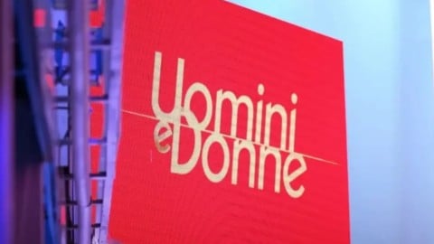 Uomini e Donne, anticipazioni, dramma nel trono over: Agnese e Roberto si sono lasciati, lei piange in studio