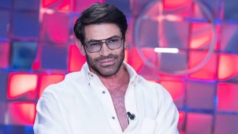 Uomini e Donne, Gianni Sperti confessa: "Sono single, forse perché non sono un malessere"