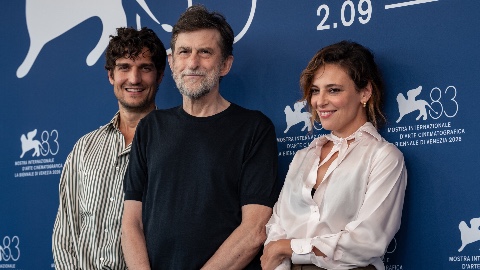 Succederà questa notte, una potente storia d’amore: Nanni Moretti e il suo ritorno applaudito a Venezia