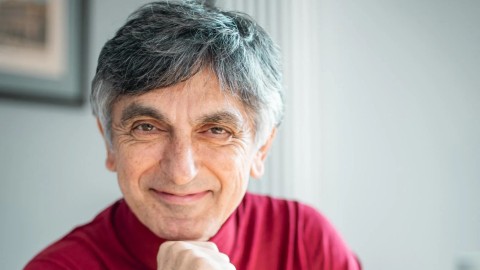 Vincenzo Salemme porta il teatro in tv: su Rai 1, questa sera, arriva "Ogni promessa è debito"