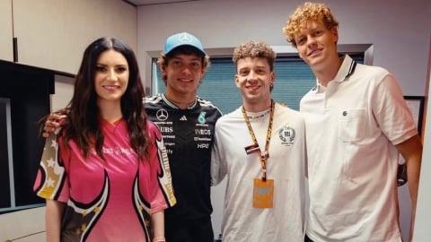 Laura Pausini, che gaffe: modifica la foto con Kimi Antonelli e Jannick Sinner ma sul web spunta l'originale