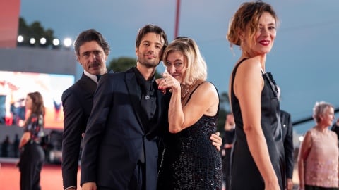 Festival di Venezia 2026, che stile il cast de L’Estranea: un red carpet super elegante