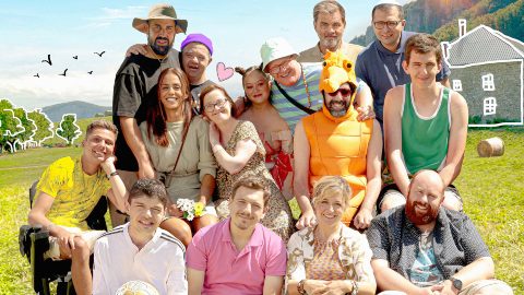 In Francia l'hanno visto oltre 10 milioni di spettatori, ora arriva nei nostri cinema: ecco il trailer di Due Ladri in Fuga