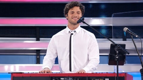 Il vocalist Marco Galeone, dopo 422 puntate, lascia La Ruota della Fortuna