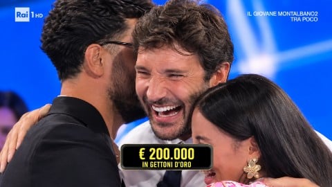 Affari Tuoi, Stefano De Martino svela il sesso del bambino di Ylenia: è un maschietto, poi la vittoria da 200mila euro