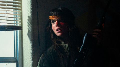 Adria Arjona contro tutti: il nuovo trailer italiano di Onslaught