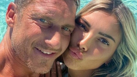 Francesco Totti, nel suo Libro parla di Noemi Bocchi: “Era bionda, era bellissima, se ne accorgevano tutti”