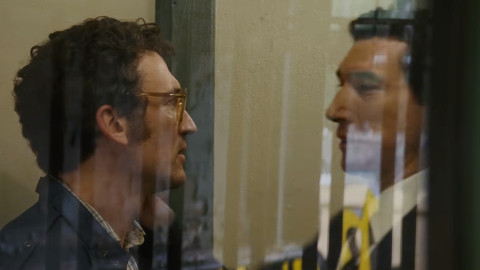 Adam Driver e Miles Teller si mettono nei guai con la mafia russa nel trailer ufficiale di Paper Tiger