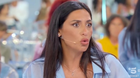 Uomini e Donne, l'opinione della puntata: Antonio asfaltato da Gloria, follia in studio e alla fine la cattiva è Paola!