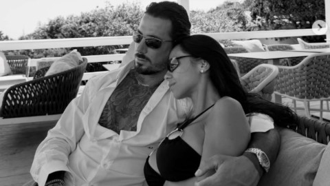 Armando Izzo e Titti Angellotti sono tornati insieme: "Lei ha scelto di perdonarmi, lasciatela stare"