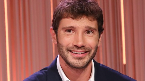 Sanremo 2027, il Cast di De Martino: da Madame a Lazza, tutti i Big nel mirino del Conduttore