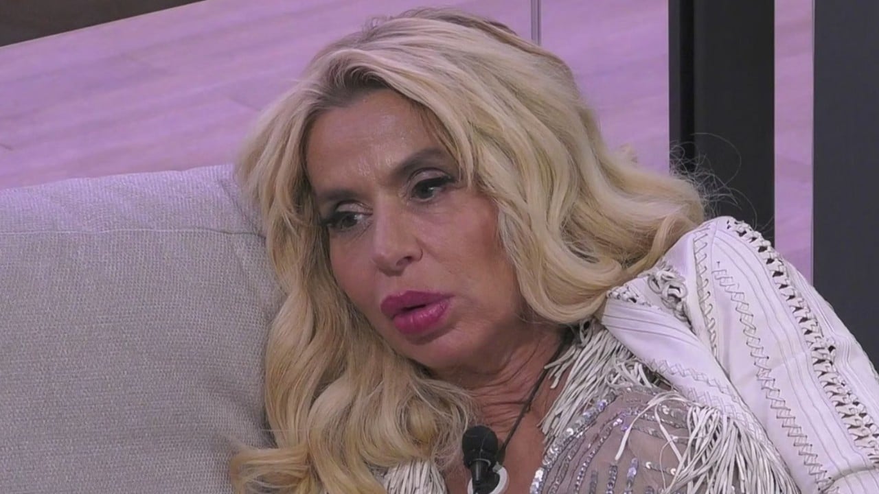 Grande Fratello Vip, Valeria Marini parla delle sue delusioni: "Non mi sono  mai sentita amata"
