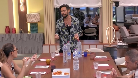 Grande Fratello Vip, Alex Belli sbotta contro Marina La Rosa: "Vai dietro le persone per farle litigare"