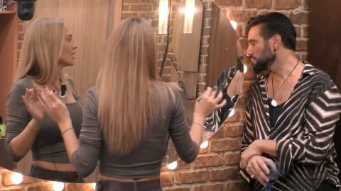 Grande Fratello Vip, Federica Morello e Alex Belli sempre più uniti… Spettegolando degli altri