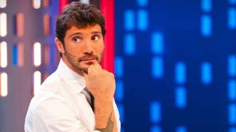 Stefano De Martino batte Gerry Scotti e Paolo Bonolis, è lui il Presentatore più amato dagli italiani