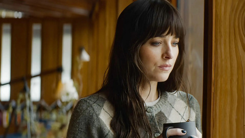 Dakota Johnson è svenuta tra le braccia di Josh Hartnett sul set di Verity: «Sono finita in ospedale»