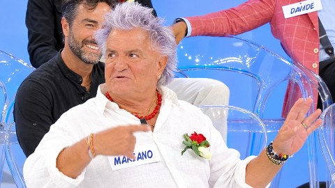 Uomini e Donne, chi è Mariano: il cavaliere dai capelli viola che ha conquistato il pubblico con una battuta su Gemma