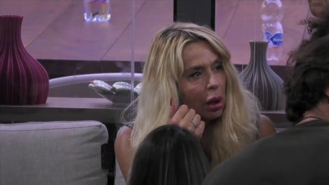 Grande Fratello Vip, Valeria Marini crolla dopo l’esclusione dalla festa: "Voglio abbandonare il gioco"