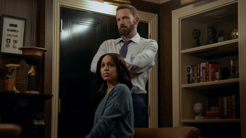 Qualcuno ha rapito il figlio di Ben Affleck: ecco il nuovo trailer di Animals, film in arrivo su Netflix