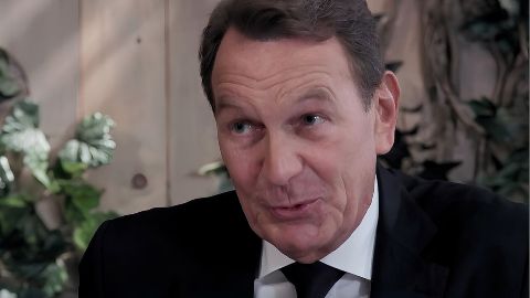 Un Posto al Sole trama del 14 ottobre 2026: Roberto approfitta dell'assenza di Marina per avvicinarsi a Greta