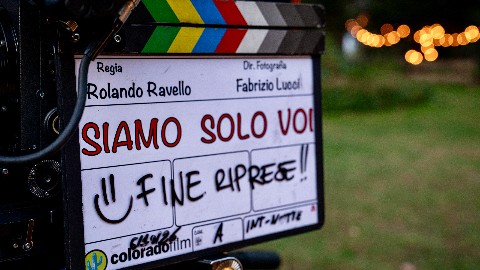 Siamo solo voi: terminate le riprese del nuovo film di Rolando Ravello con un supercast corale