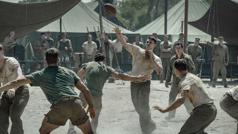 Football & guerra: il trailer italiano di The Mosquito Bowl, in arrivo su Netflix