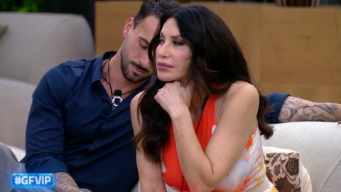 Grande Fratello Vip, pagelle di lunedì 12 ottobre: Carmen attentatrice (8), Andreas un pesante comodino (5)