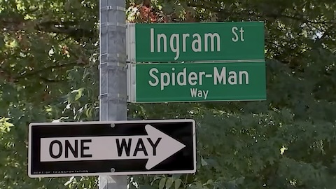 Spider-Man ha una strada tutta sua a New York: inaugurata Spider-Man Way nel Queens