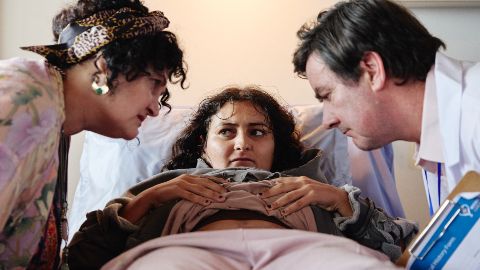Mamma, sono incinta di un alieno: ecco il trailer della folle commedia horror neozelandese
