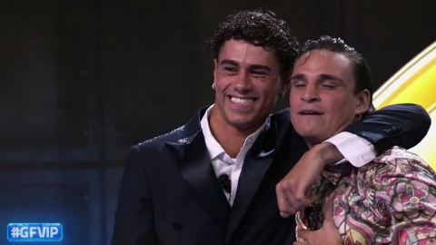 Grande Fratello Vip, Ronaccia svela a Varsi che l’ex Carlotta ci ha provato con lui: la reazione