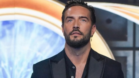 Grande Fratello Vip, Alex Belli si lamenta dopo la puntata: "Sono il badante di Valeria Marini e chef di Villa Arzilla"