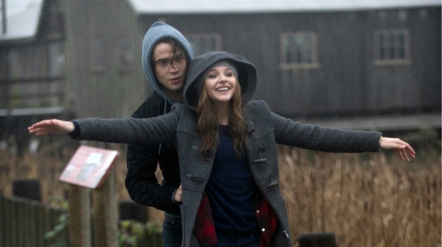 Resta anche domani: la recensione del film con Chloë Moretz