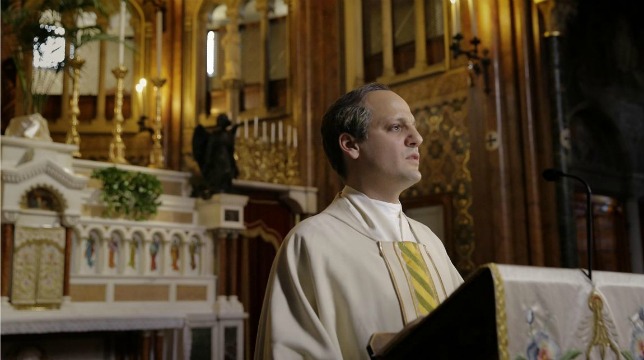 Chiamatemi Francesco: recensione del film di Daniele Luchetti su Papa Bergoglio