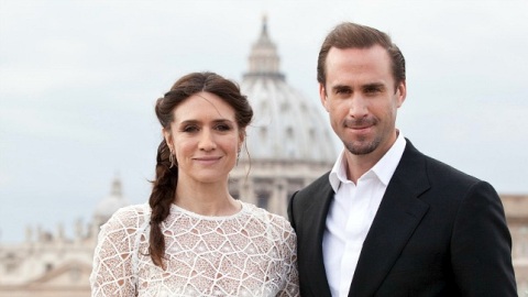 Joseph Fiennes, star di Risorto, prima da Papa Francesco e poi dalla stampa italiana