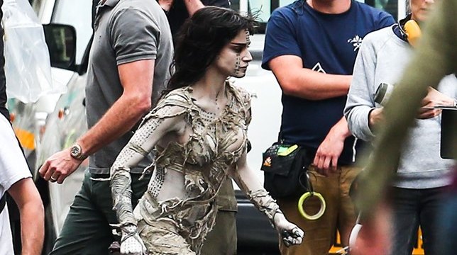 La Mummia: le foto di Sofia Boutella sul set del film