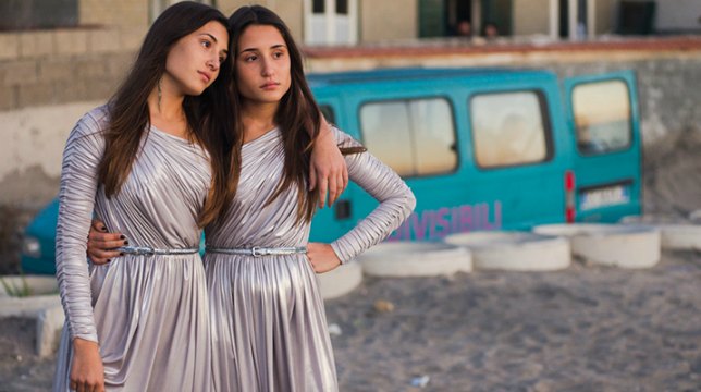 Indivisibili: recensione della favola realistica di Edoardo De Angelis su due gemelle siamesi