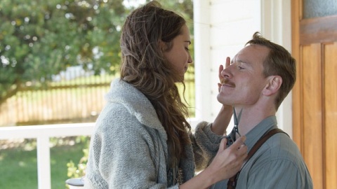 La luce sugli oceani: recensione del film con Alicia Vikander e Michael Fassbender