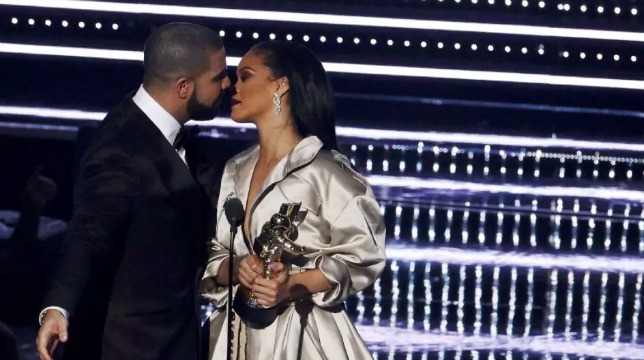 MTV Awards: il bacio tra Rihanna e Drake