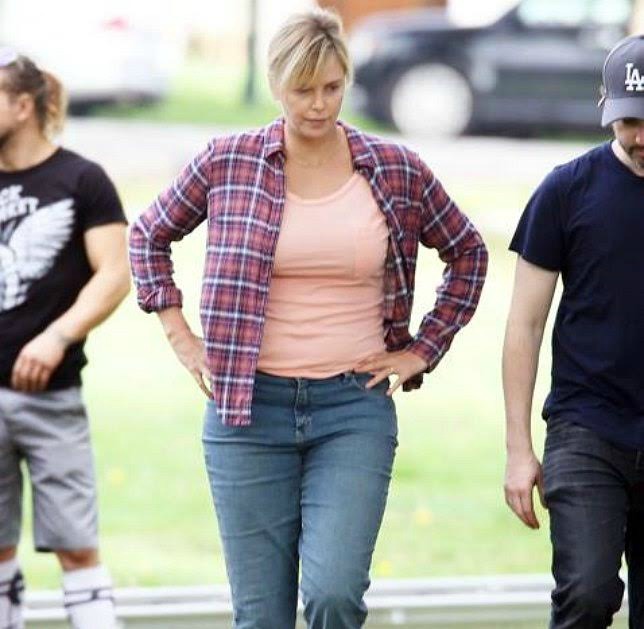 Charlize Theron foto dal set di "Tully"