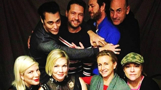 Beverly Hills 90210 il cast del telefilm si riunisce e omaggia Shannen Doherty