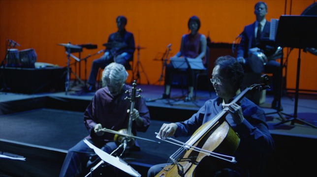 Yo Yo Ma e i musicisti della Via della seta: la recensione del documentario sulla musica che unisce i popoli