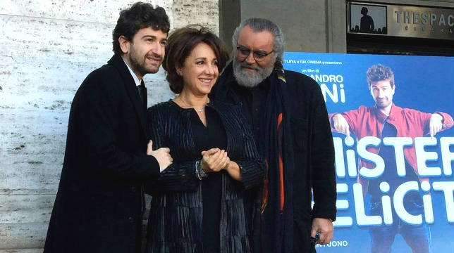 Mister Felicità: intervista a Alessandro Siani, Carla Signoris, Diego Abatantuono, Elena Cucci e Cristiana Dell'Anna